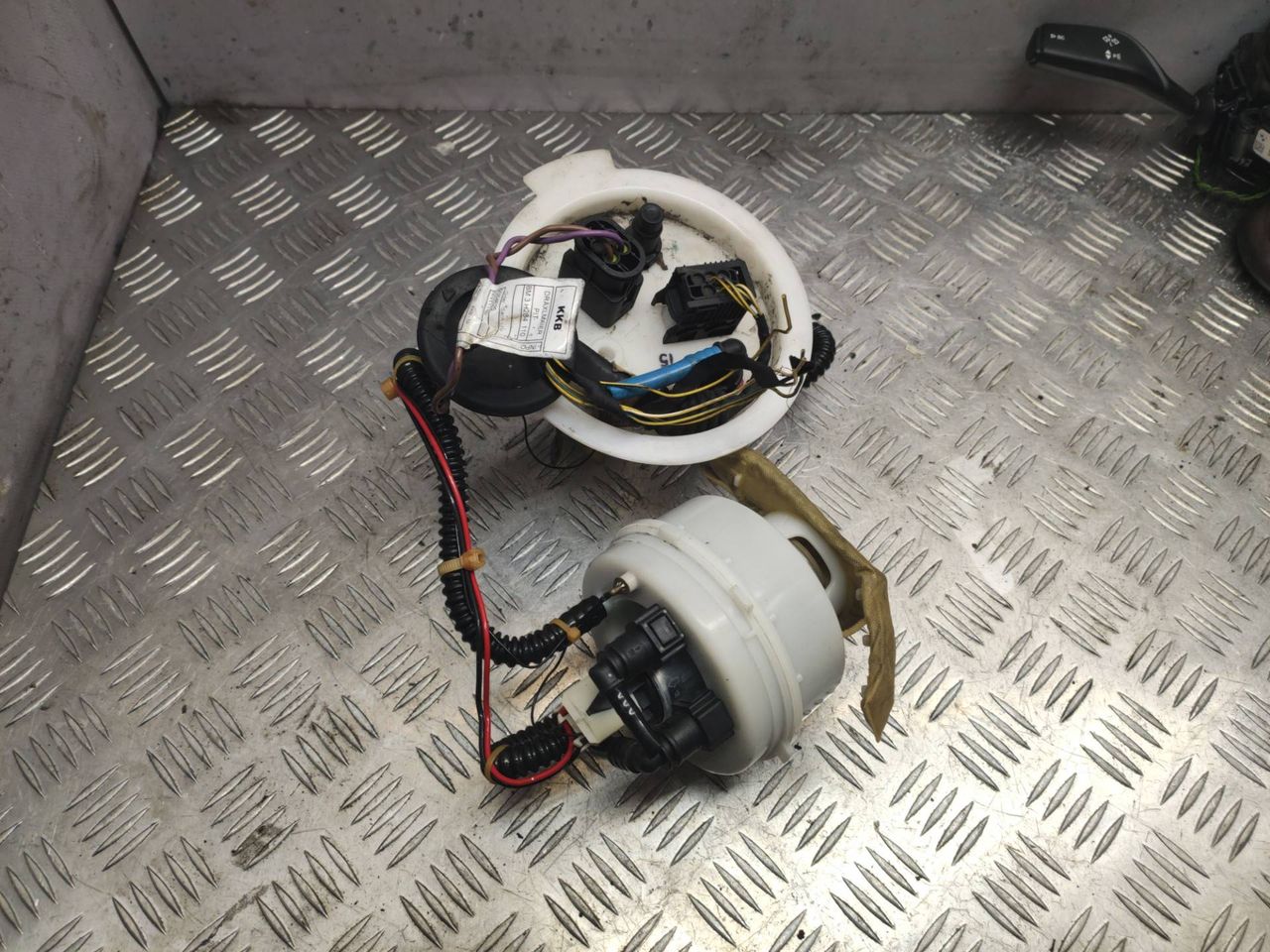 насос топливный BMW 5 серия F07/F10/F11 F10 2010, 3.5 л., бензин, 7934460