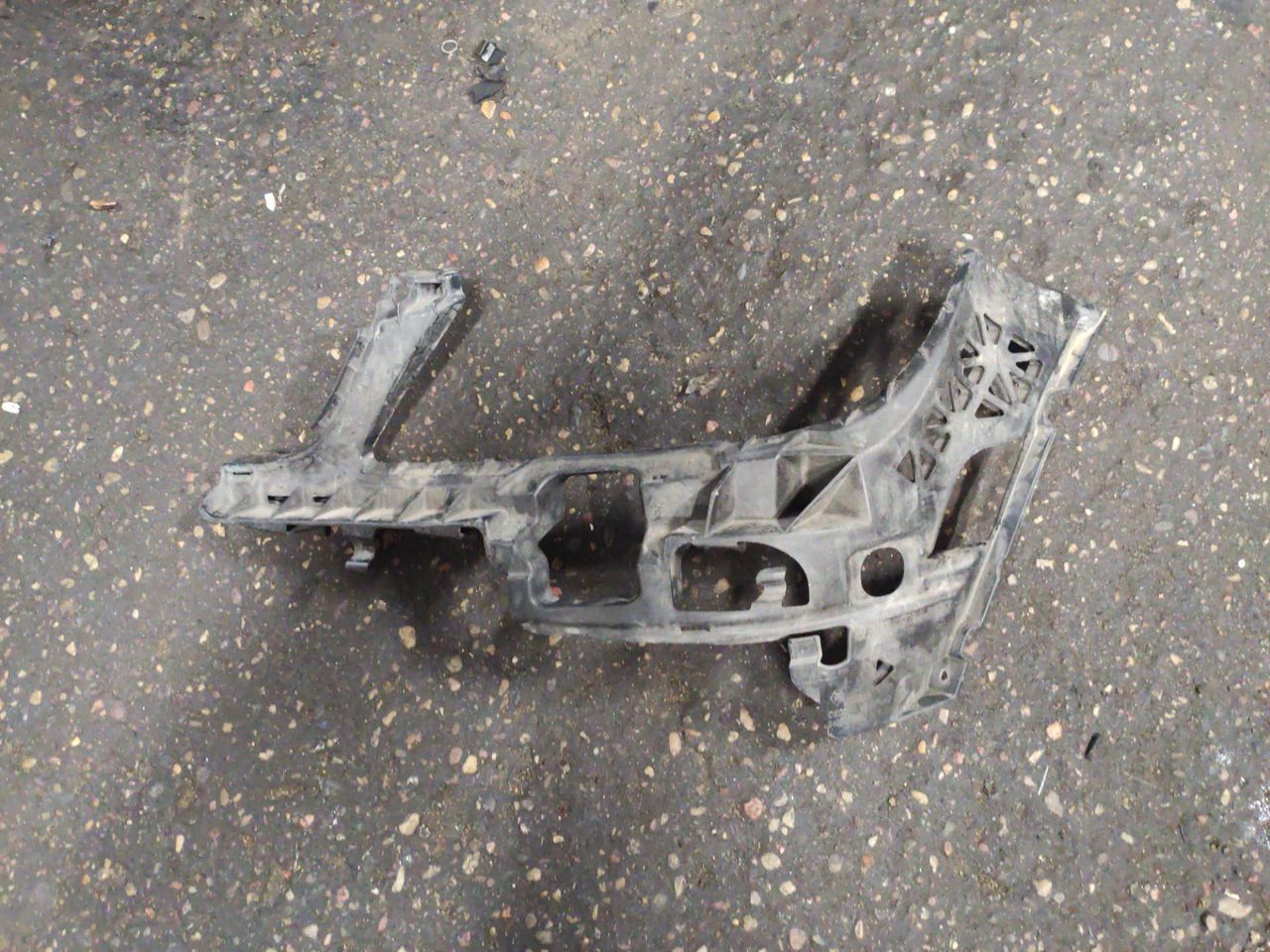 Крепление бампера переднего Mercedes-Benz C-Класс W204/S204 W204 2009, 3.0 л., M 272.948, бензин, A2048850765
