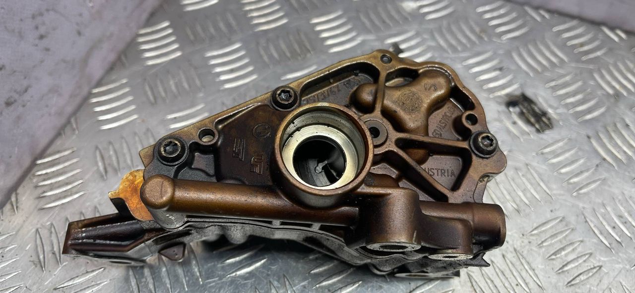 насос масляный BMW 5 серия F07/F10/F11 2010, 3.5 л., бензин, 7573747