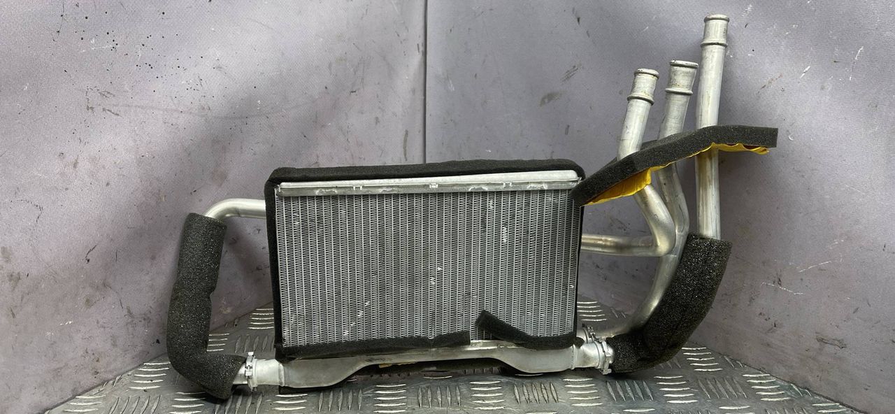 радиатор отопителя (печки) BMW 5 серия F07/F10/F11 2010, 3.5 л., бензин, 8206001