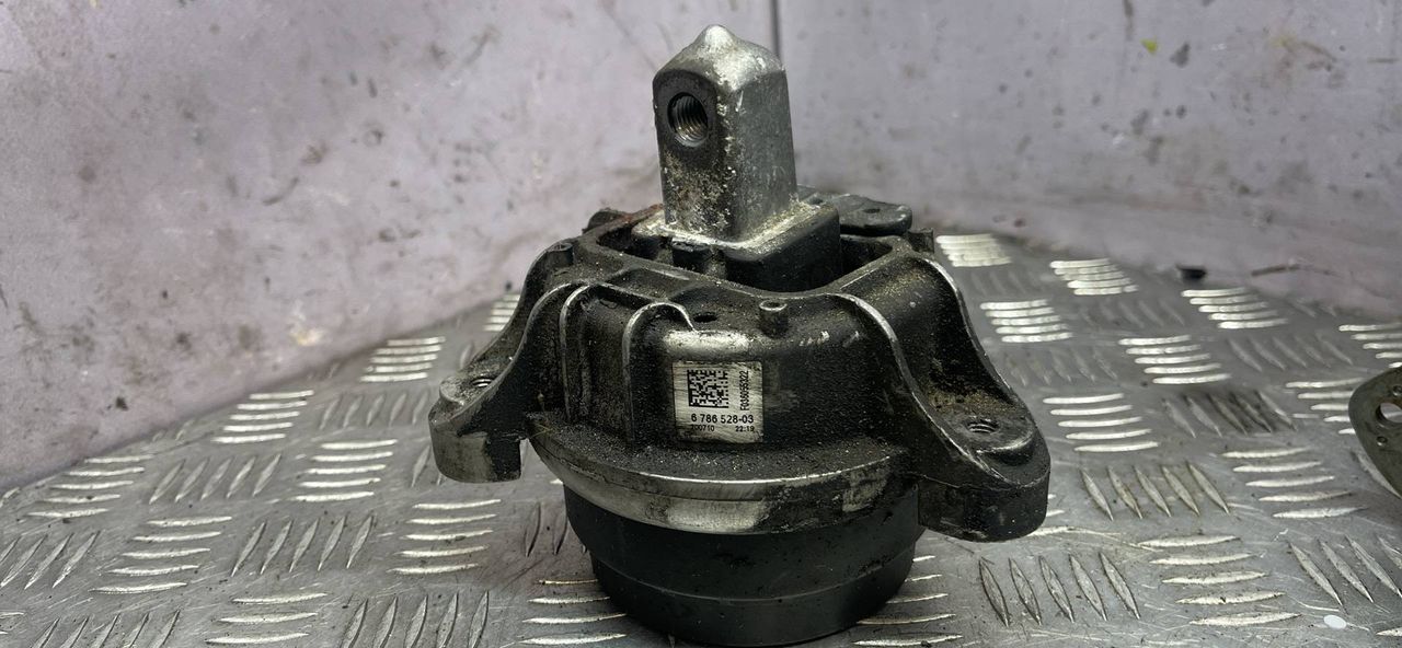 подушка крепления двигателя BMW 5 серия F07/F10/F11 2010, 3.0 л., N52 B30 AF, бензин, 6786528