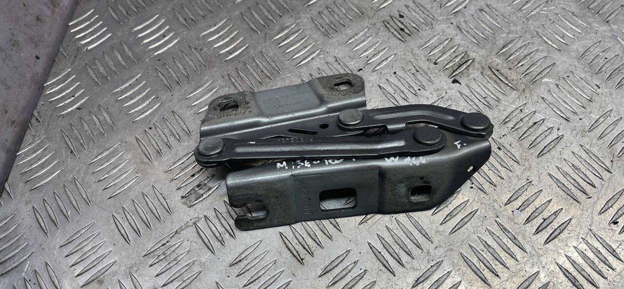 петля капота правая Mercedes-Benz M-Класс W164 [рестайлинг] 2010, 3.0 л., OM 642.820, дизель, АКПП, внедорожник 5 дв., A2518800428, 2518800428