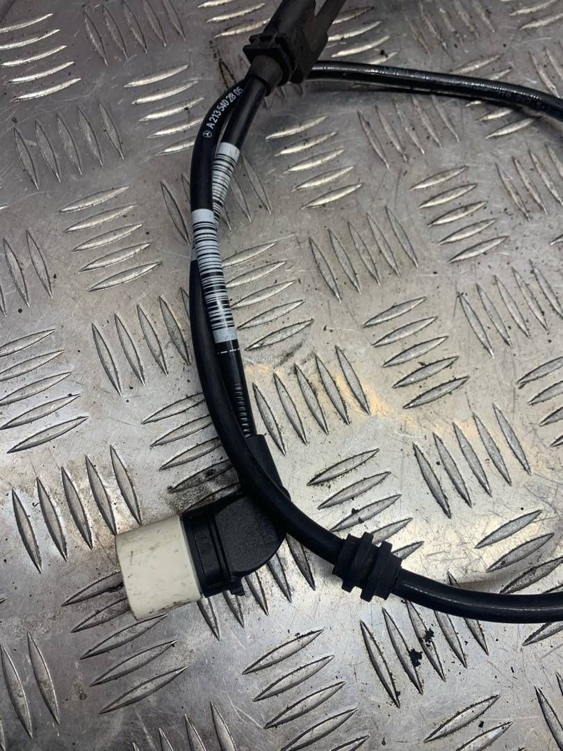 датчик износа тормозных колодок Mercedes-Benz E-Класс W213/S213/C238/A238 2017, 2.0 л., OM 654.920, дизель, A0585450528