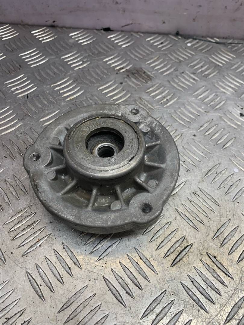 опора амортизатора верхняя (чашка) BMW 5 серия F07/F10/F11 2012, 6795083
