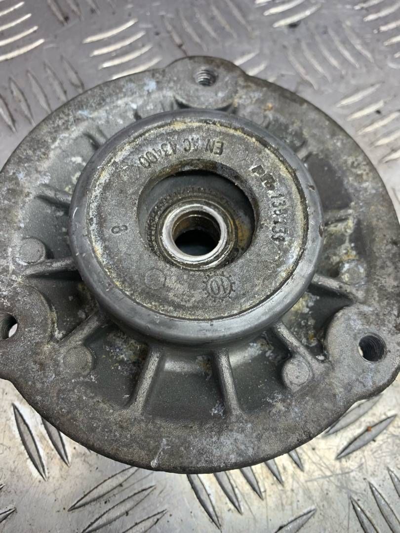 опора амортизатора верхняя (чашка) BMW 5 серия F07/F10/F11 2012, 6795083