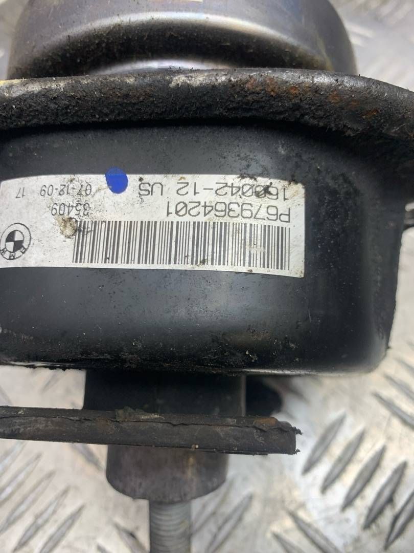 подушка крепления двигателя BMW X5 M E70 2010, 4.4 л., S63 B44 A, бензин, правый руль, 6793642