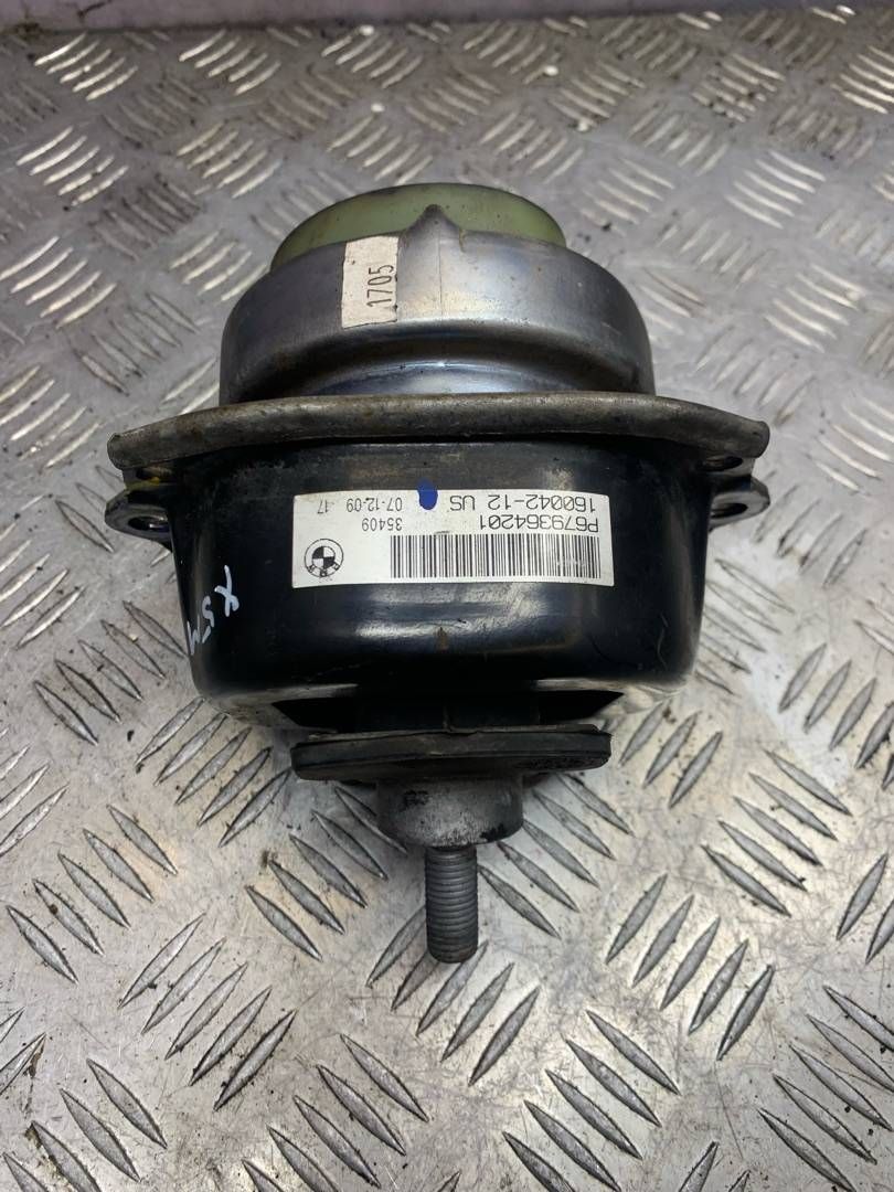 подушка крепления двигателя BMW X5 M E70 2010, 4.4 л., S63 B44 A, бензин, правый руль, 6793642