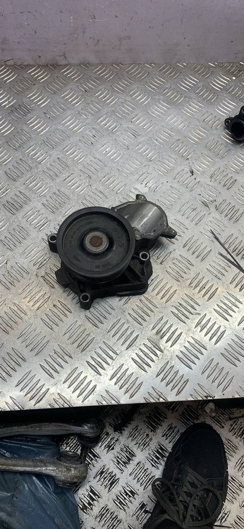помпа BMW 3 серия E90/E91/E92/E93 2006, 3.0 л., M57 D30 (306D3), дизель