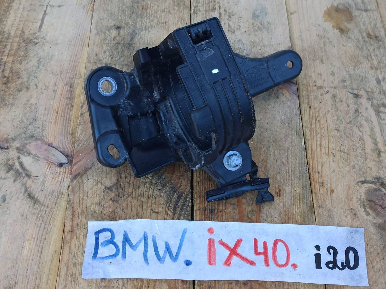 кронштейн (крепление) BMW iX I20 2022, электро, полный привод, правый руль, 8490366