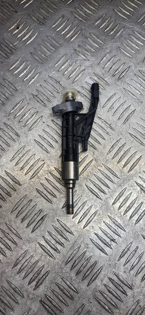 форсунка BMW 5 серия G30/G31 G31 2018, 2.0 л., B48 B20 A, бензин, задний привод, правый руль, 7639990, 13537639990