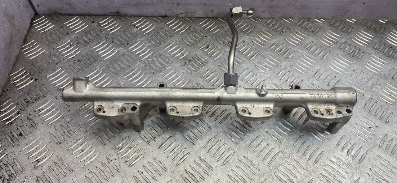 топливная рампа BMW 5 серия G30/G31 G31 2018, 2.0 л., B48 B20 A, бензин, задний привод, правый руль, 7639979