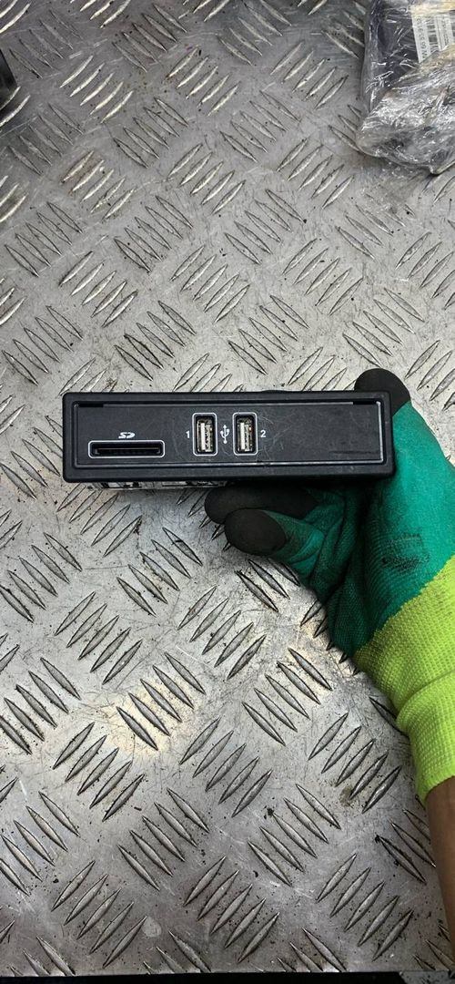 блок управления USB Mercedes-Benz C-Класс W205/S205/C205 2016, A2058200226