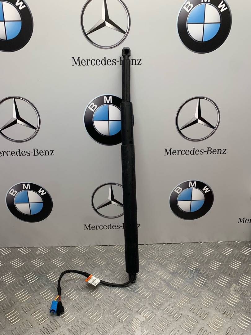 амортизатор крышки багажника (3-5 двери) BMW 5 серия G30/G31 G31 2018, 2.0 л., B48 B20 A, бензин, задний привод, правый руль, 7390410