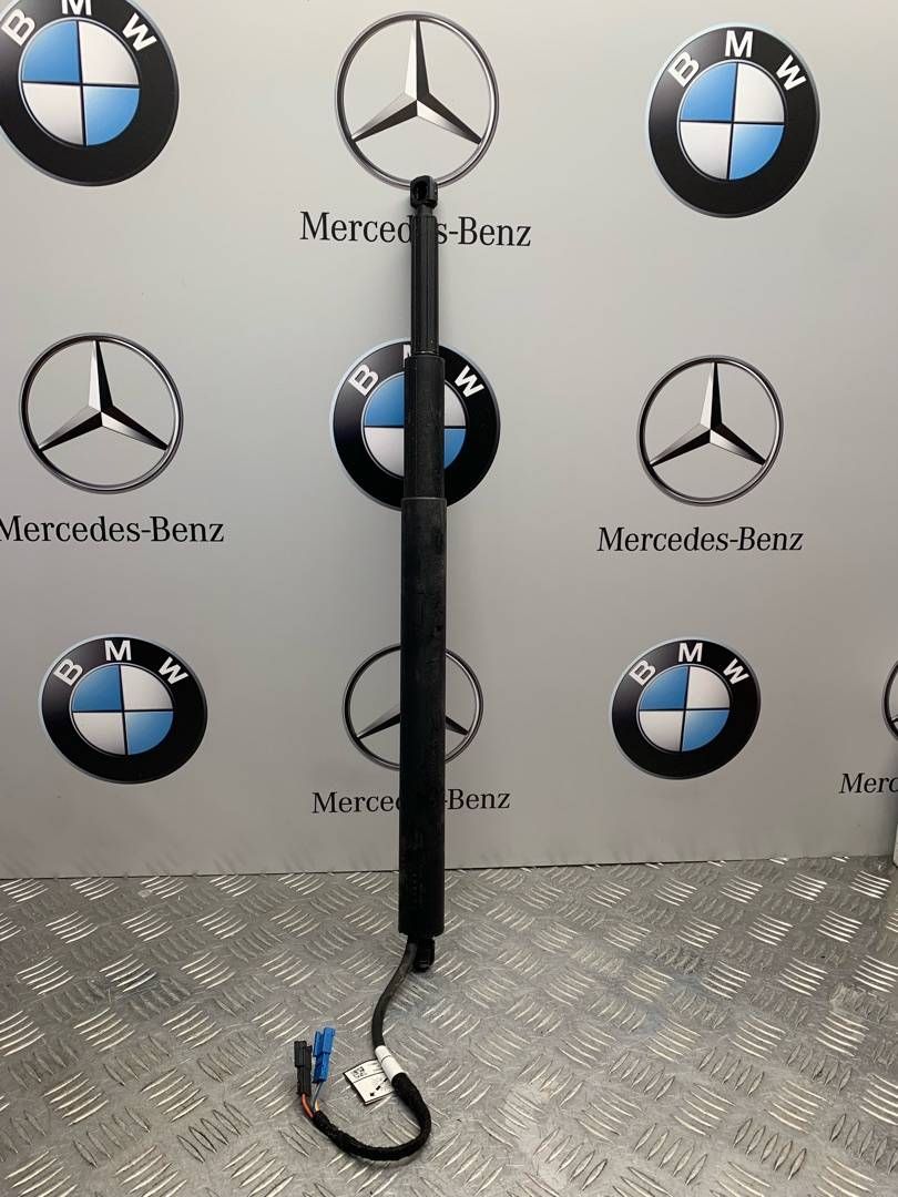 амортизатор крышки багажника (3-5 двери) BMW 5 серия G30/G31 G31 2018, 2.0 л., B48 B20 A, бензин, задний привод, правый руль, 7390410