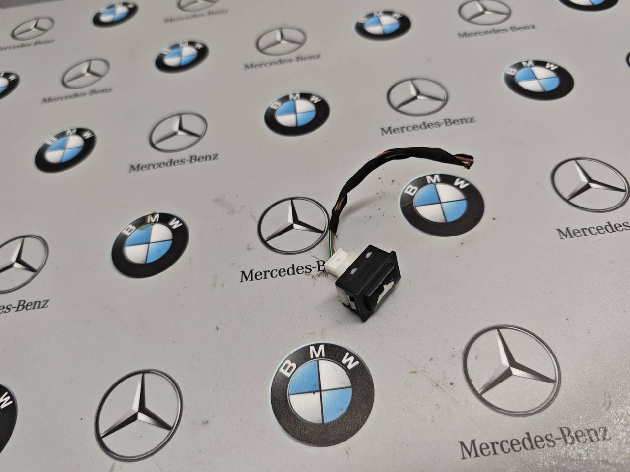 кнопка открытия багажника BMW X3 F25 2014, 2.8 л., бензин, 9200316