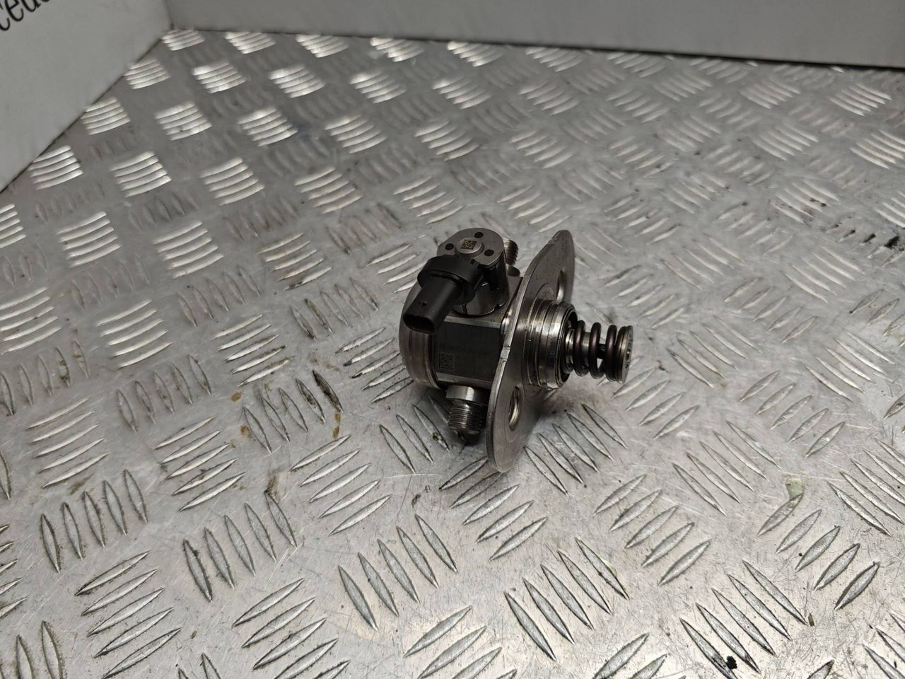 ТНВД BMW 5 серия G30/G31 G31 2018, 2.0 л., B48 B20 A, бензин, задний привод, правый руль, 7642466