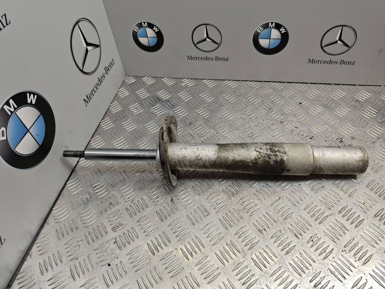 амортизатор передний BMW 5 серия E60/E61 2004, 6764458