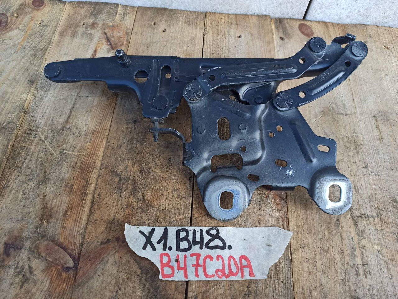 петля капота левая BMW X1 F48 2017, 1.8 л., дизель, АКПП, 475, полный привод, 7329441