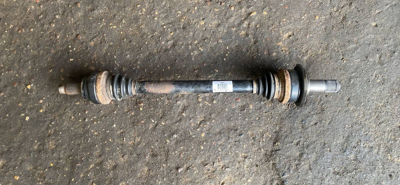 полуось передняя левая (приводной вал, ШРУС) BMW 7 серия F01/F02 2010, 4.4 л., N63 B44 A, бензин, АКПП, седан, 7566087