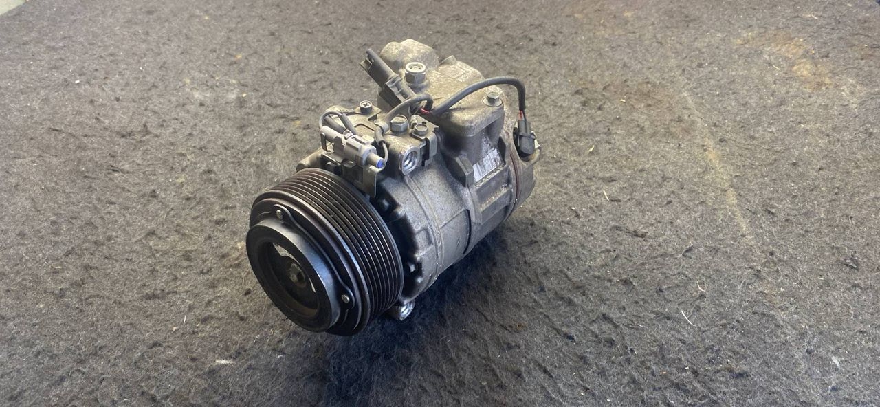 компрессор кондиционера BMW 5 серия F07/F10/F11 2011, 3.0 л., N52 B30 AF, бензин, 9165808
