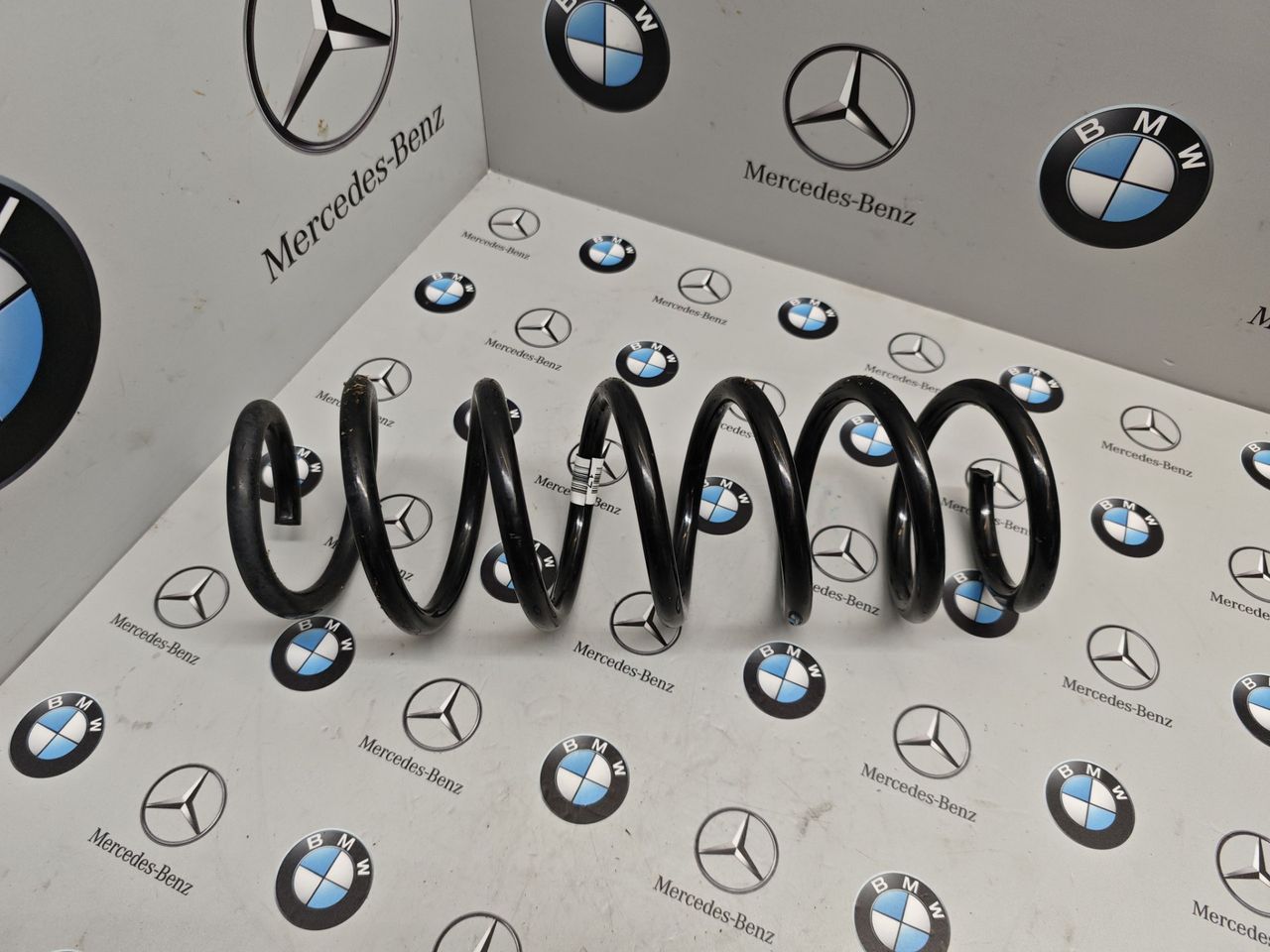 пружина задняя BMW 5 серия G30/G31 [рестайлинг] 2022, 3.0 л., бензин, полный привод