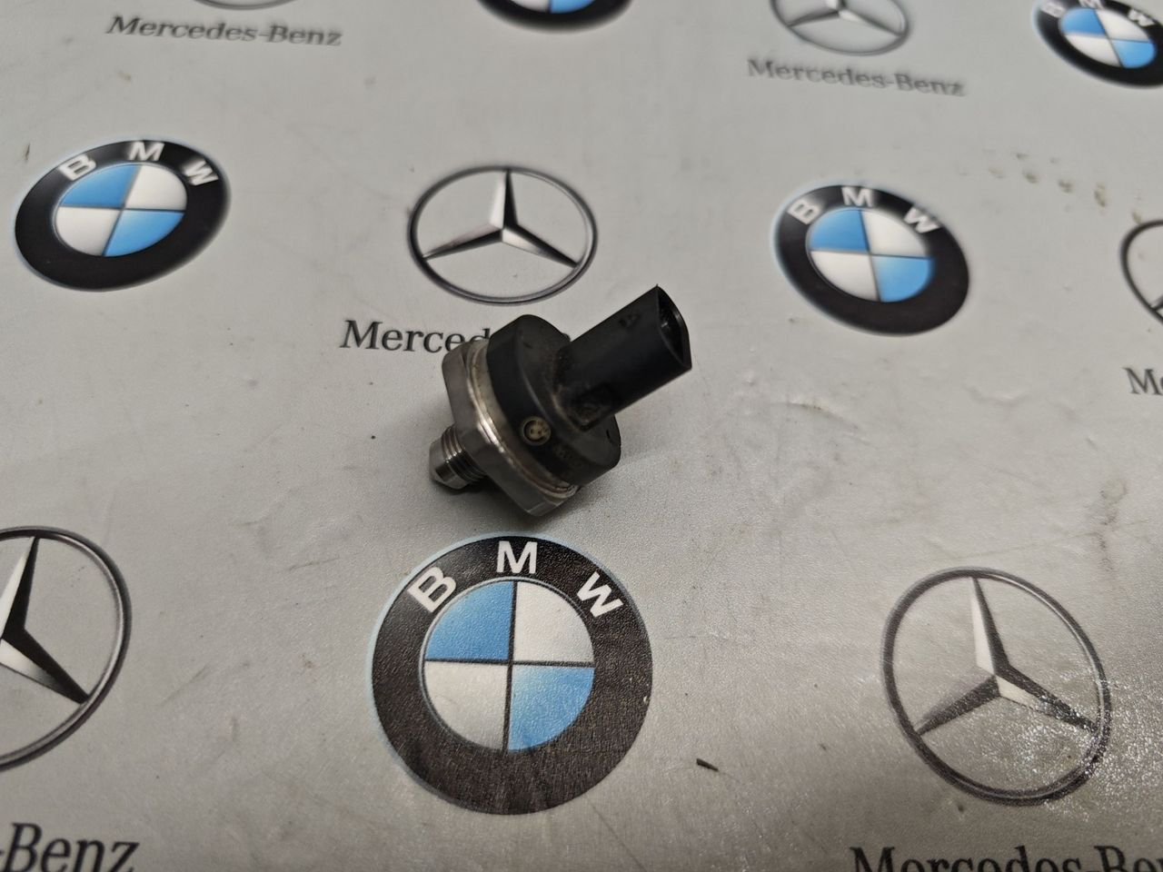 датчик давления топлива BMW 5 серия G30/G31 [рестайлинг] 2022, 3.0 л., бензин, полный привод, 8631820