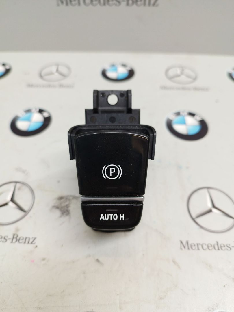 кнопка ручного тормоза (ручника) BMW 5 серия G30/G31 [рестайлинг] 2022, 3.0 л., бензин, полный привод, 5A403D5