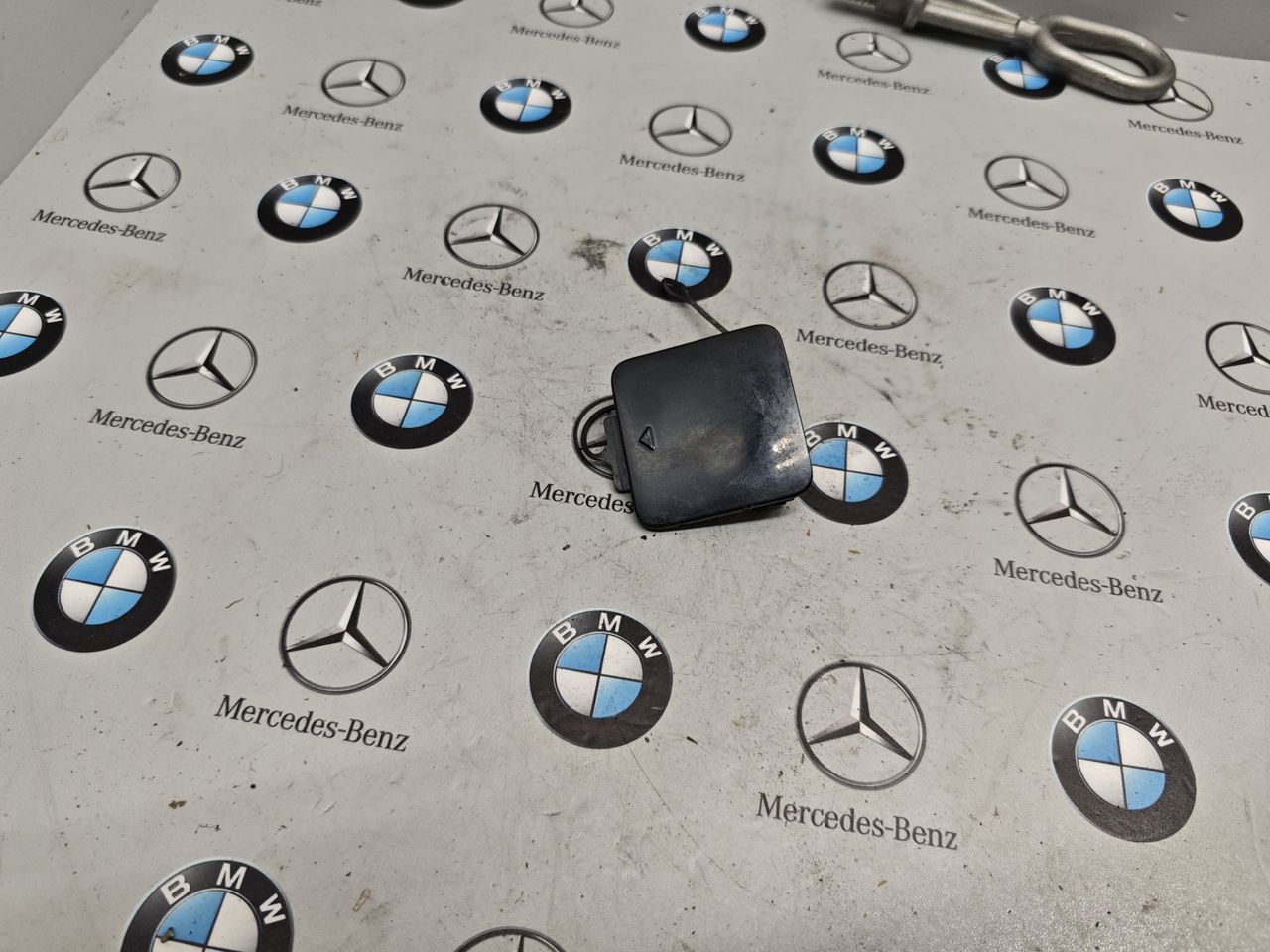 заглушка (решетка) бампера заднего BMW 7 серия F01/F02 2010, 7183881