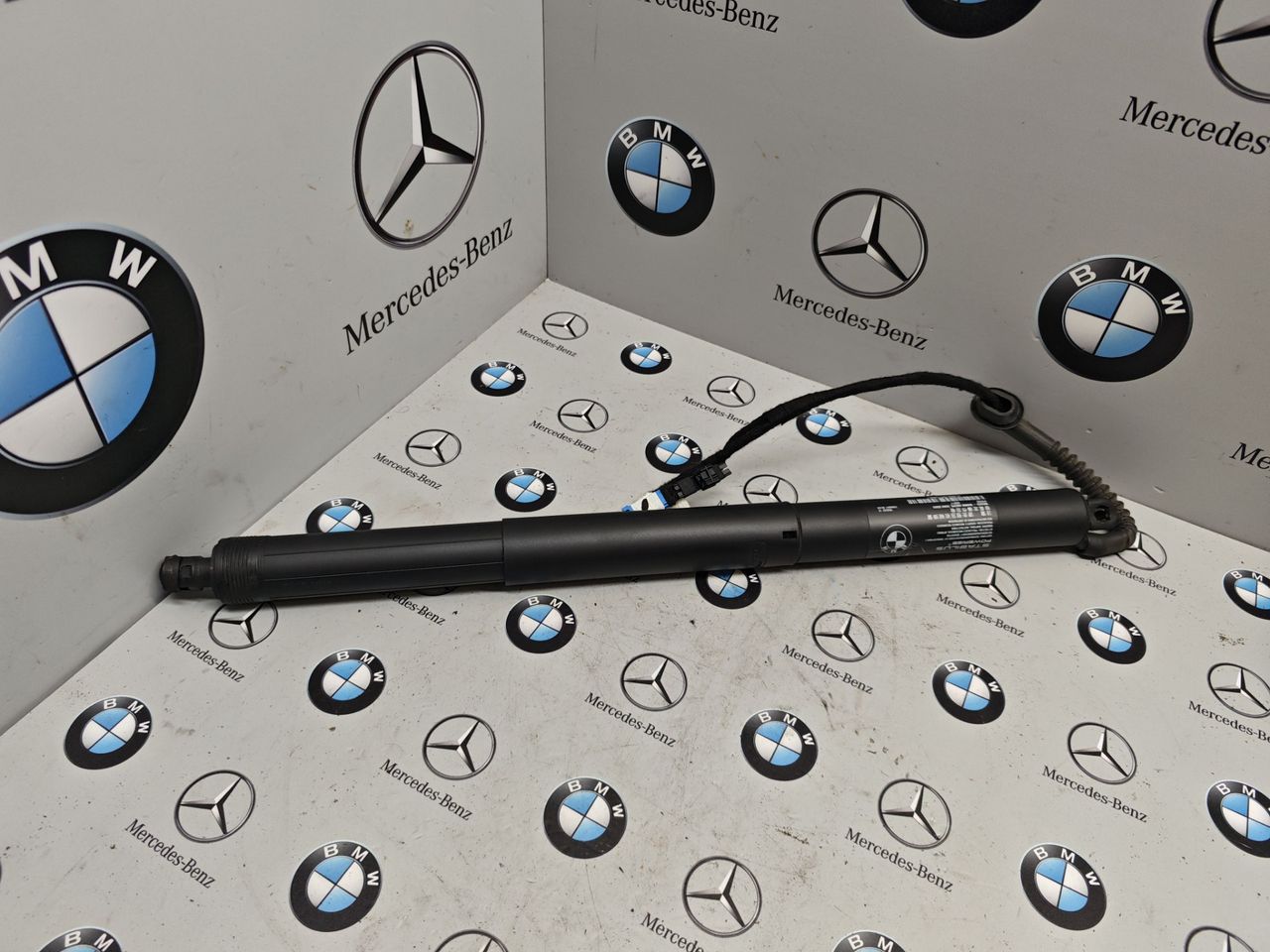 амортизатор крышки багажника (3-5 двери) BMW X5 F15 2017, 3.0 л., N55 B30 A, бензин, АКПП, 7434041