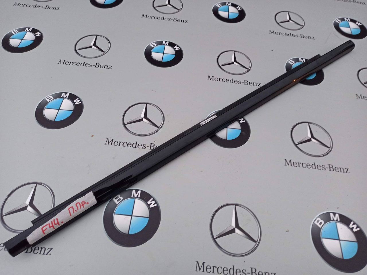 молдинг двери передней правой BMW 2 серия F44 2020, 2.0 л., бензин, хетчбэк 5 дв., полный привод, 7483132