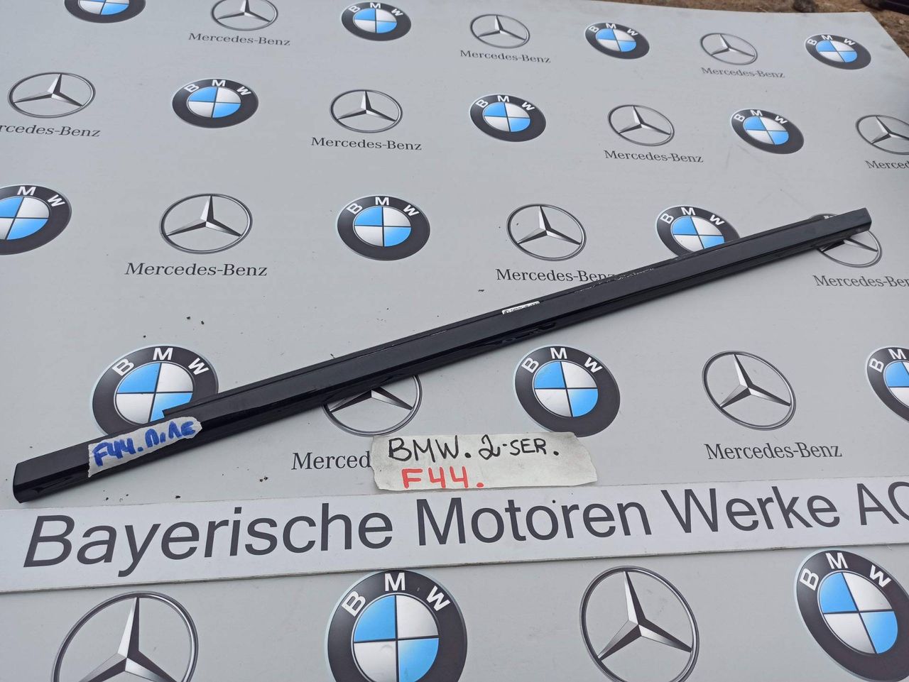 молдинг двери передней левой BMW 2 серия F44 2020, 2.0 л., бензин, хетчбэк 5 дв., полный привод, 7483131