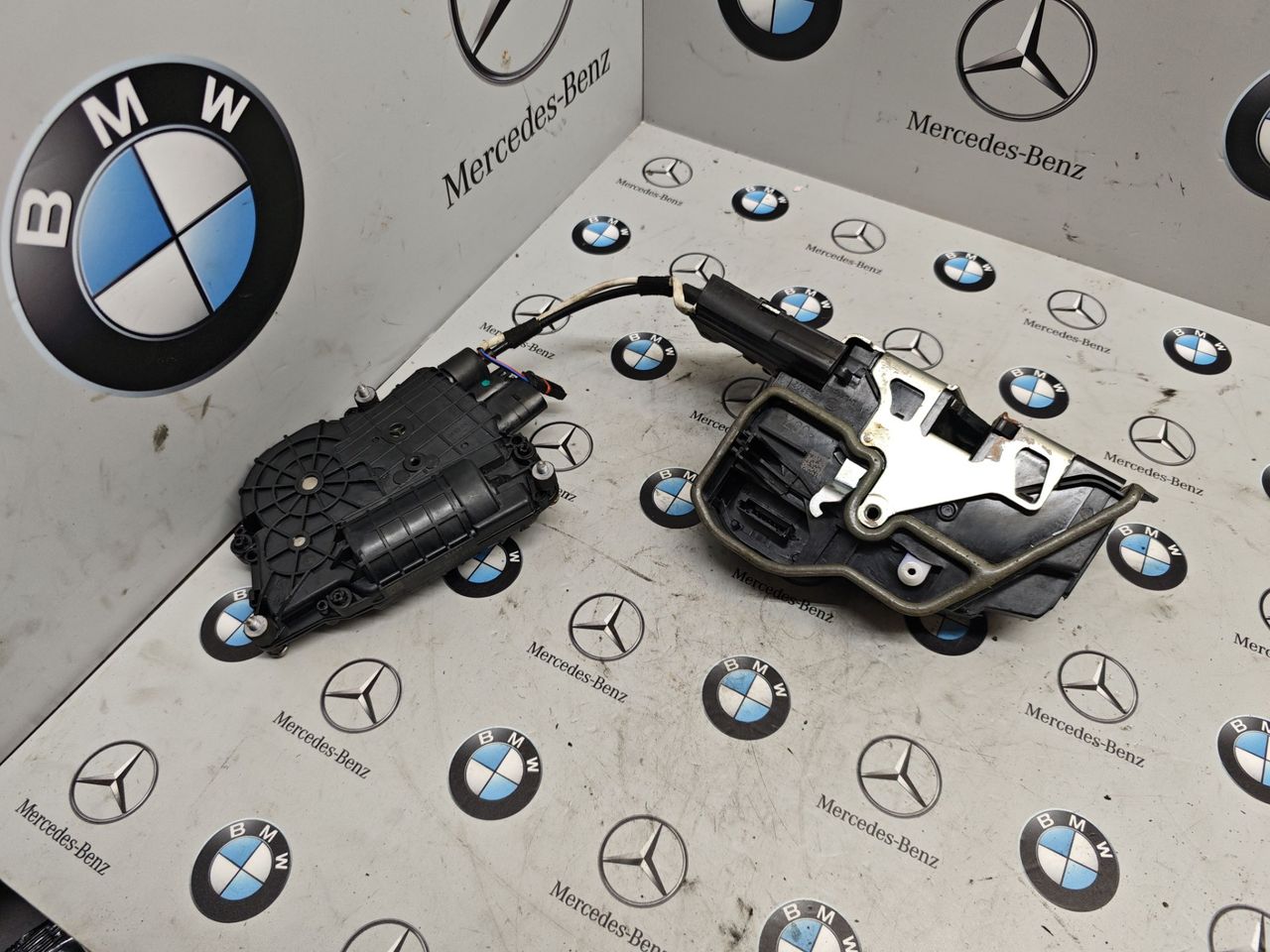замок двери задней левой BMW 7 серия F01/F02 [рестайлинг] 2014, 3.0 л., N55 B30 A, бензин, 7185687