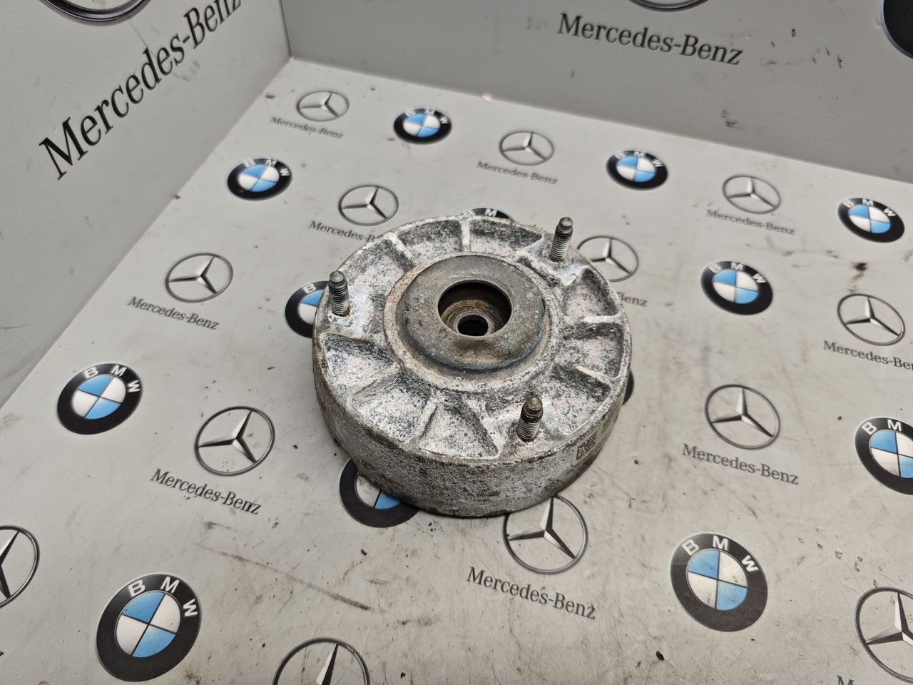опора амортизатора верхняя (чашка) BMW X5 F15 2017, 3.0 л., N55 B30 A, бензин, АКПП, 6851879