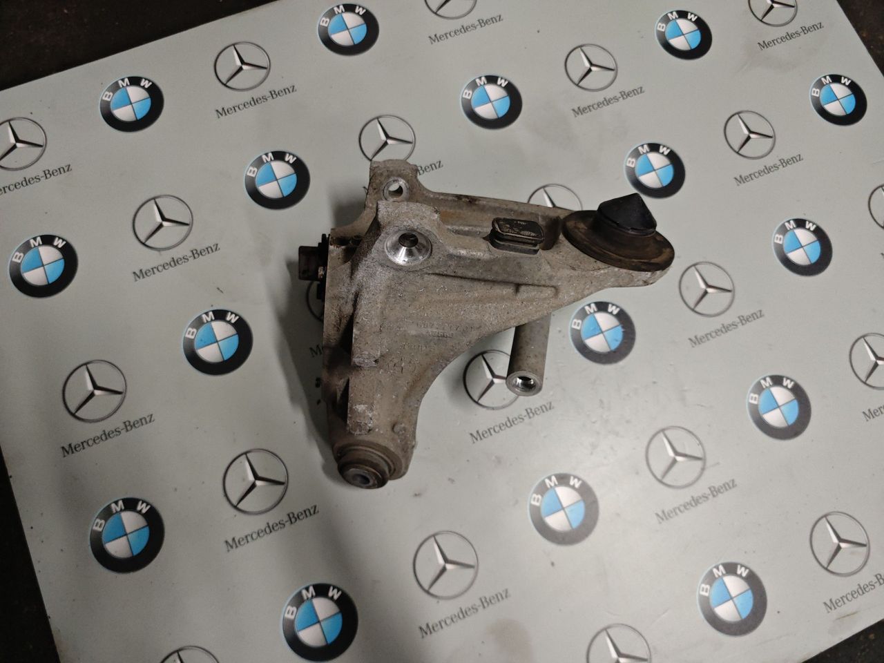кулак задний левый BMW X5 F15 2017, 3.0 л., N55 B30 A, бензин, АКПП, 6877217
