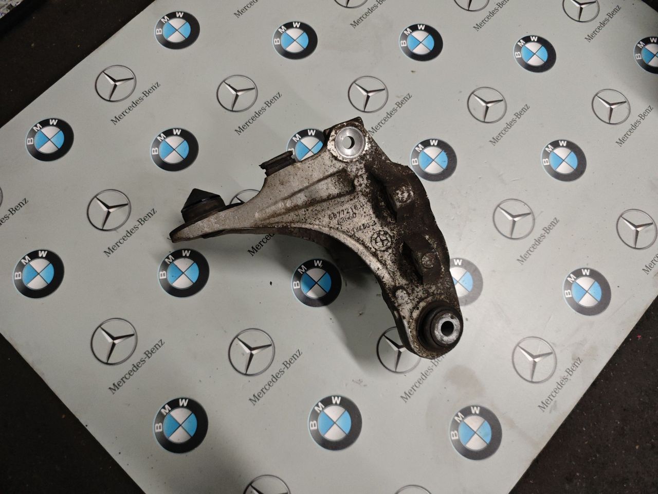 кулак задний правый BMW X5 F15 2017, 3.0 л., N55 B30 A, бензин, АКПП, 6877218