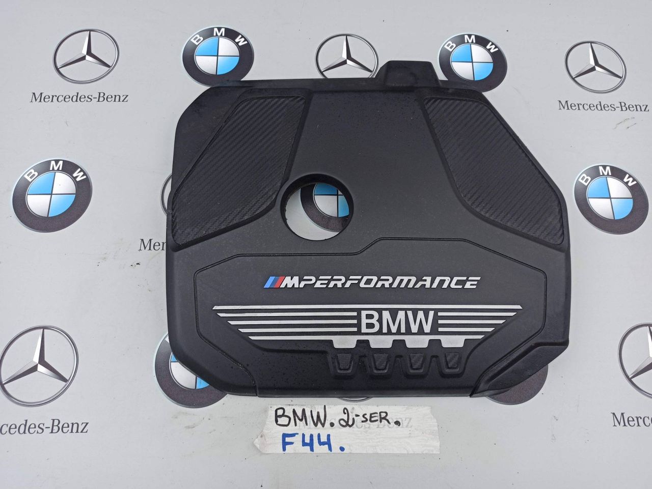 декоративная крышка двигателя BMW 2 серия F44 2020, 2.0 л., бензин, хетчбэк 5 дв., полный привод, 8661683