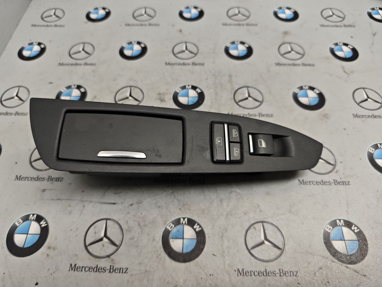 блок управления стеклоподъемниками задней левой BMW 7 серия F01/F02 2011, 3.0 л., N54 B30 A, бензин, 9195269