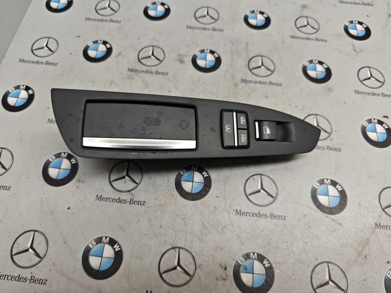 блок управления стеклоподъемниками задней левой BMW 7 серия F01/F02 [рестайлинг] 2014, 3.0 л., N55 B30 A, бензин, 9204862