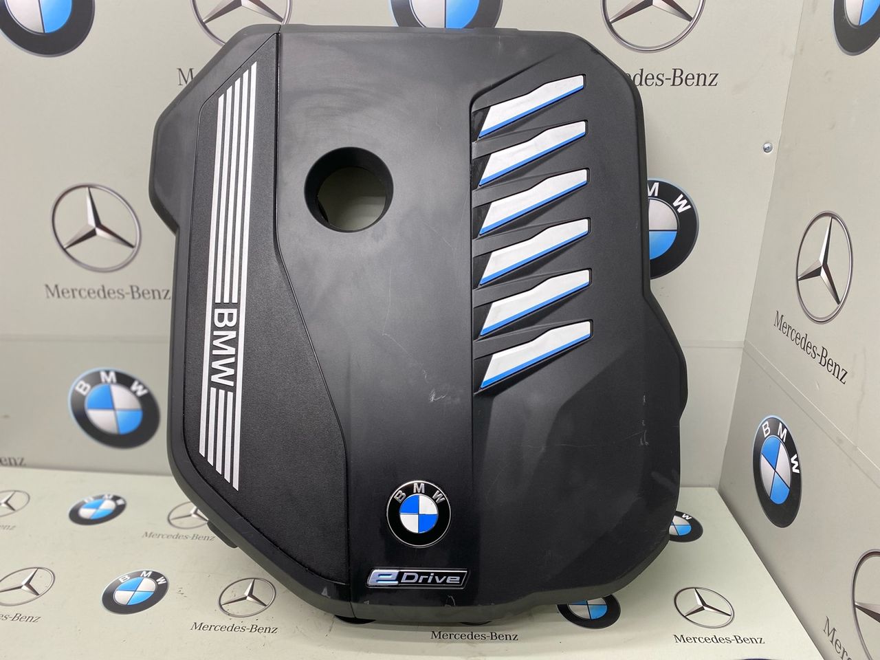 декоративная крышка двигателя BMW 5 серия G30/G31 [рестайлинг] 2022, 3.0 л., бензин, полный привод, 8740595