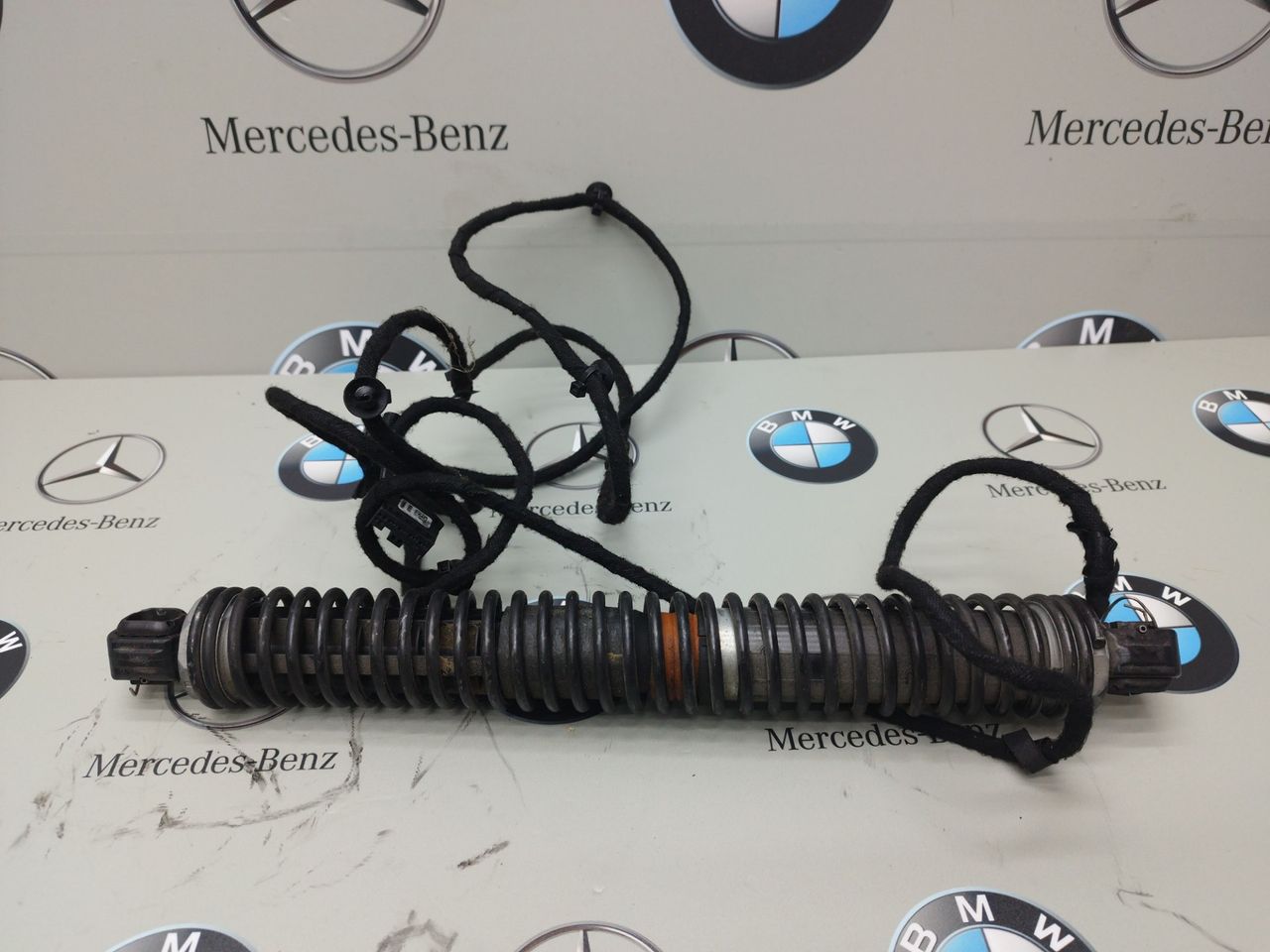 амортизатор крышки багажника (3-5 двери) BMW 7 серия F01/F02 2011, 7185713