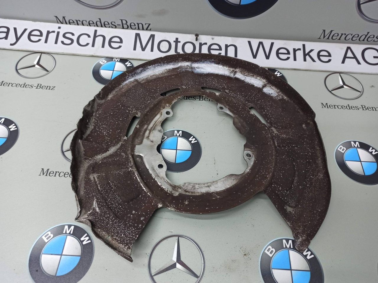 защитный кожух тормозного механизма BMW X5 E70 [рестайлинг] 2012, 3.0 л., N57 D30 A, дизель, 6771967