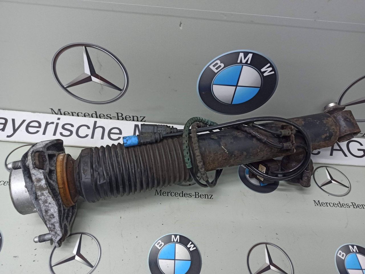 амортизатор задний правый BMW X6 F16 2016, 3.0 л., бензин, правый руль, 6875088