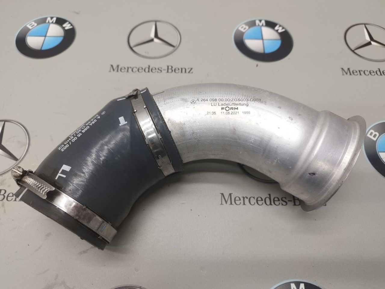 патрубок интеркулера Mercedes-Benz E-Класс W213 [рестайлинг] 2021, 2.0 л., бензин, A2640980000, A2640981500