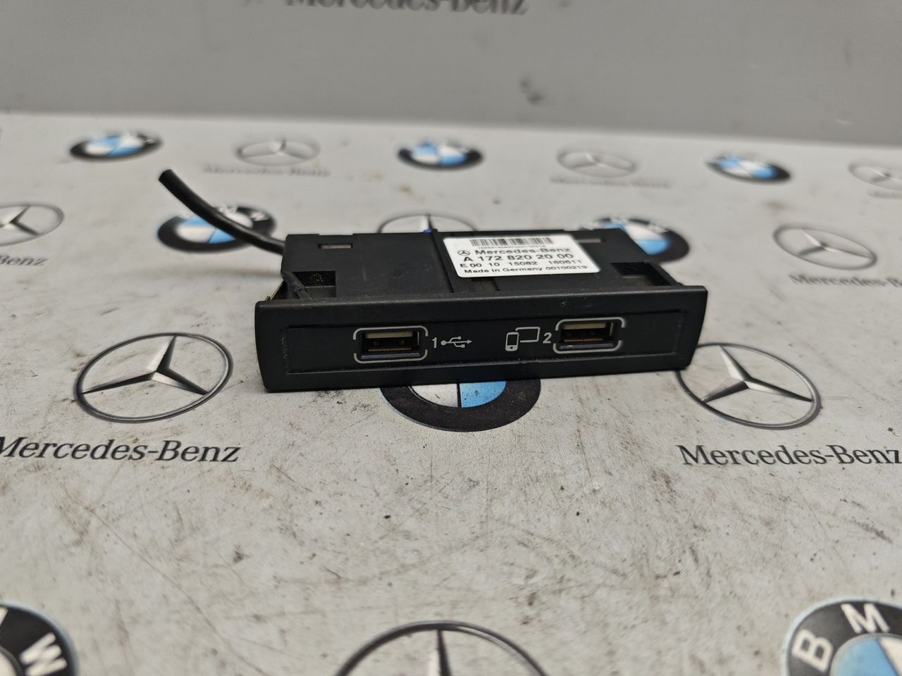 разъем AUX / USB Mercedes-Benz GLE W166 2016, A1728202000