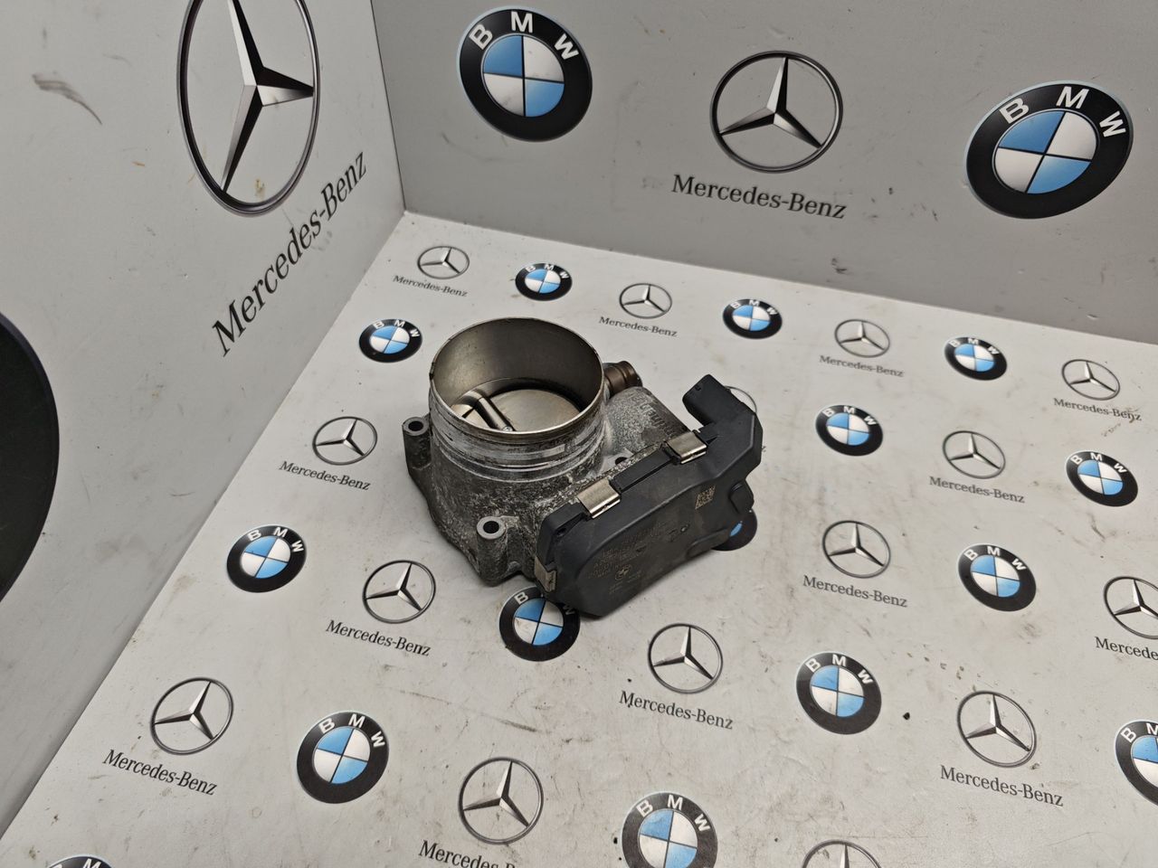 заслонка дроссельная BMW 6 серия F06/F12/F13 2011, 3.0 л., N55 B30 A, бензин, задний привод, 7597871