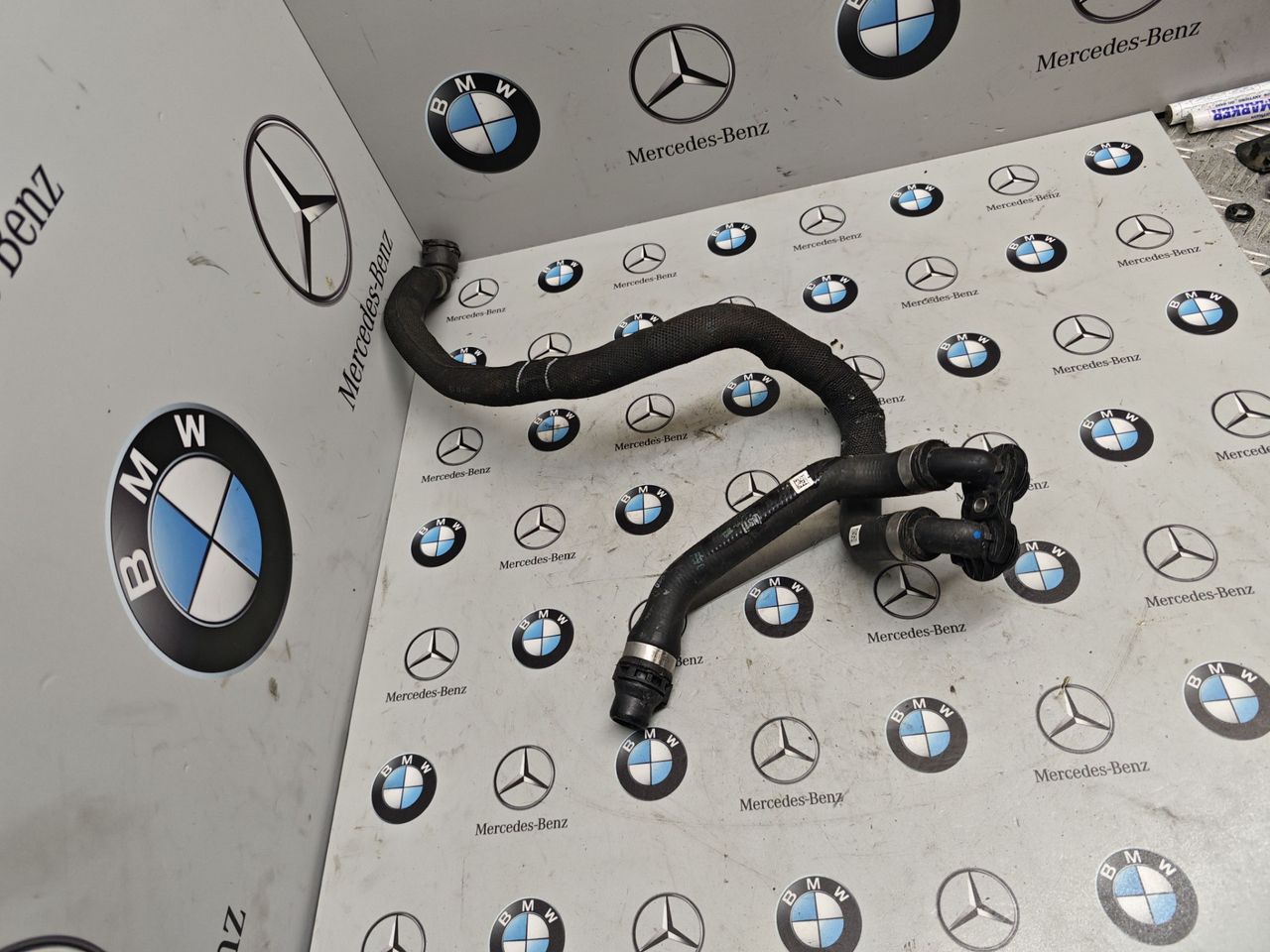 патрубок радиатора BMW 5 серия G30/G31 [рестайлинг] 2022, 3.0 л., бензин, полный привод, 9430880, 9430879