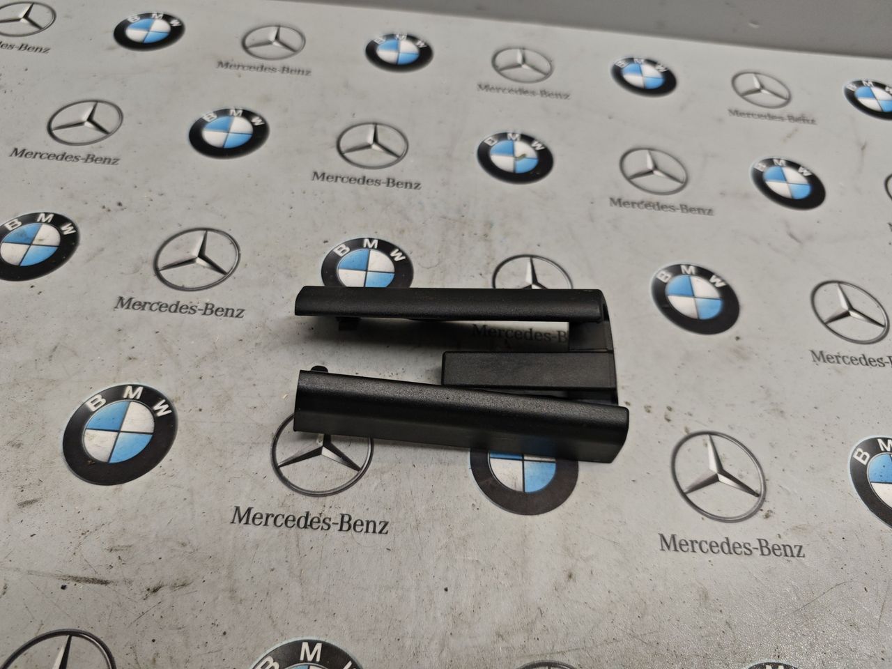 Пластик салазок сидений BMW 5 серия G30/G31 [рестайлинг] 2022, 3.0 л., бензин, полный привод, 7357393