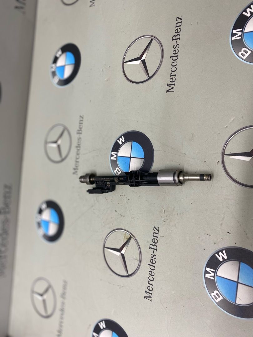 форсунка BMW 5 серия F07/F10/F11 2011, 2.0 л., N20 B20 A, бензин, 7597870