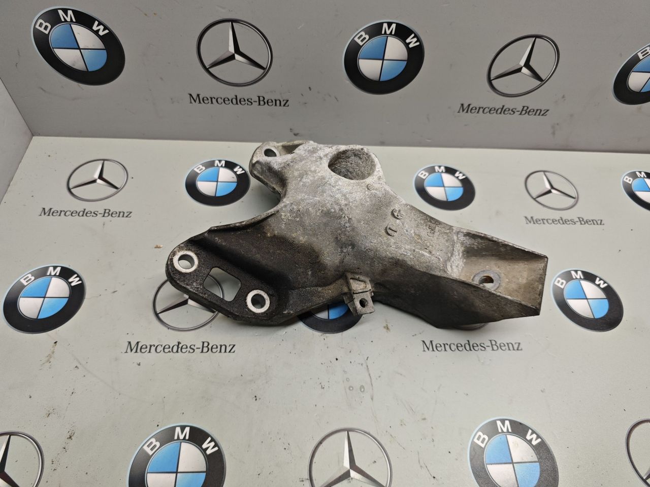 кронштейн двигателя BMW X5 F15 2017, 3.0 л., N55 B30 A, бензин, АКПП, 6876285