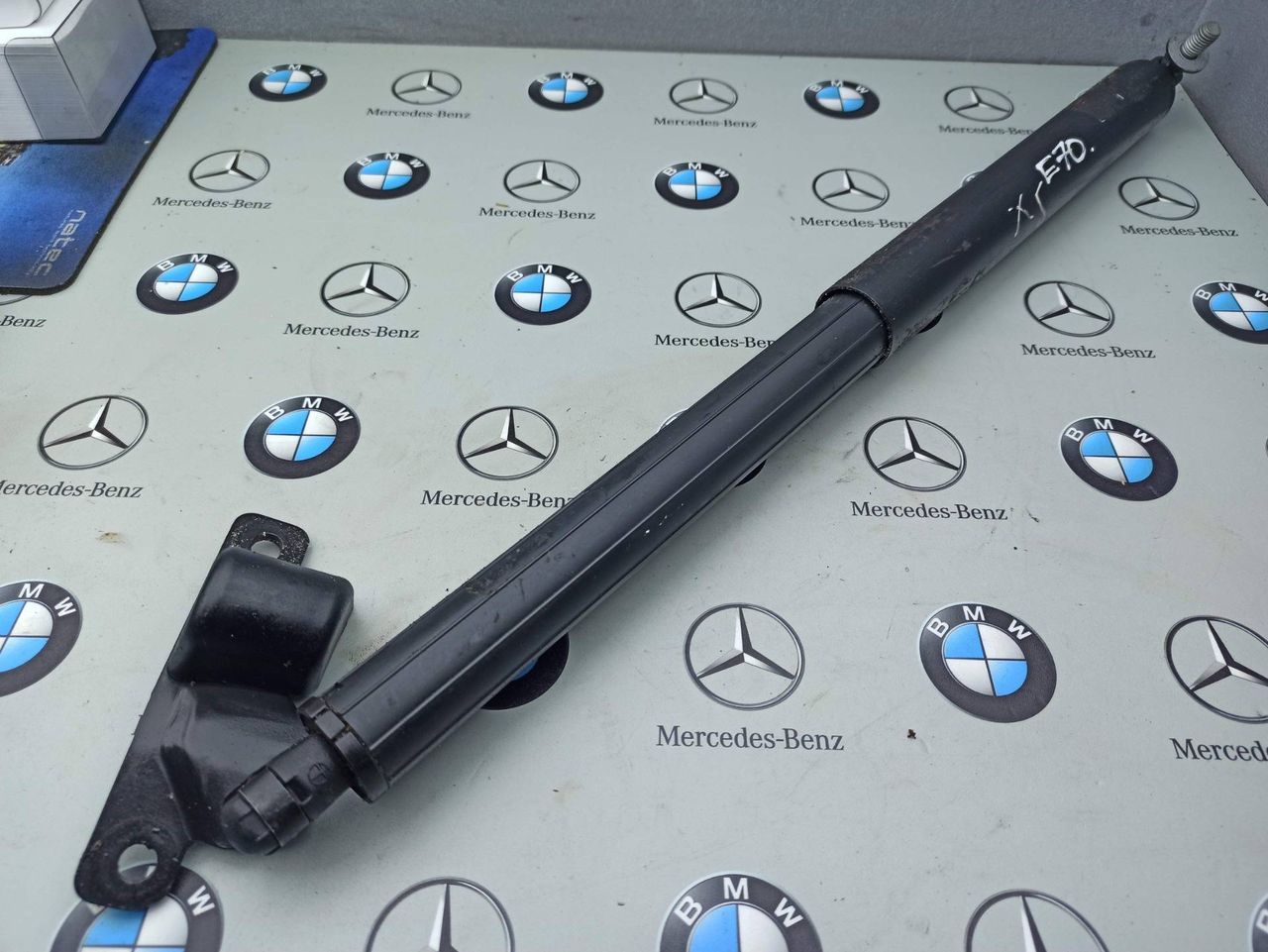 амортизатор крышки багажника (3-5 двери) BMW X5 E70 2009